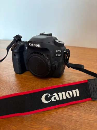 Canon EOS 80D - Corpo + Carregador + 2 Baterias - Rio de Janeiro
