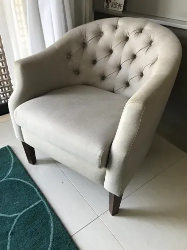 Poltrona em capitonê