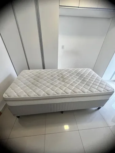 CAMA BOX SOLTEIRO EM ÓTIMO ESTADO DE CONSERVAÇÃO 