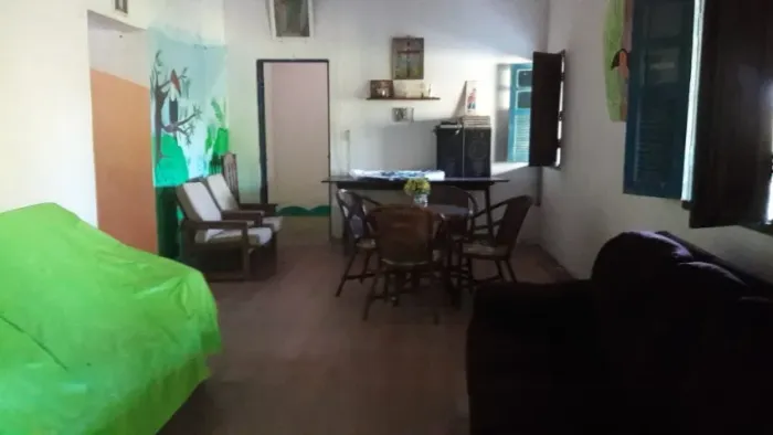 Excelente casa para quem busca sossego, segurança e espaço; *
