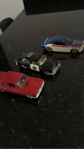 3 miniaturas Maisto ( duas 1:24 e uma 1:26)