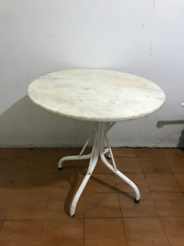 Mesa redonda de mármore 