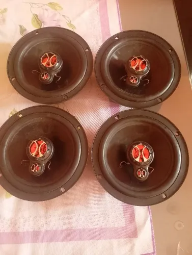 Boca de auto falante para som automotivo.