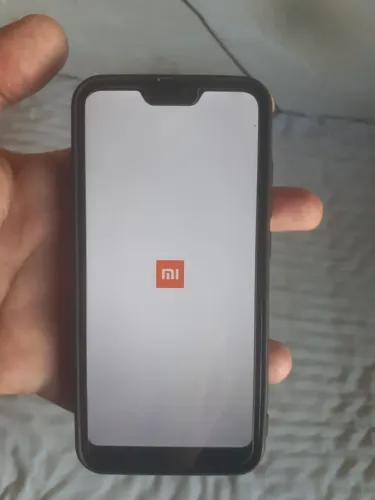 Smartphone Xiaomi Mi A2 Lite 64GB com capa e pelicula