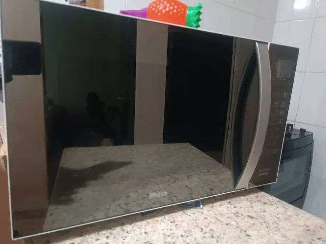Microondas semi novo bem conservado  , * manda msg no zap