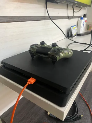 Ps4 slim 1TB