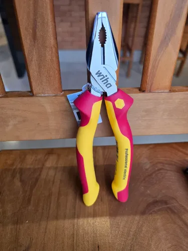 Alicate universal Wiha 7" cromado (NÃO É SWISS MADE)