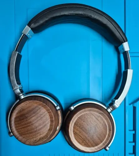 Headphone fechado de madeira