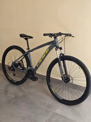 Bicicleta Oggi Hacker Sport tamanho 17, toda Shimano. Estado de nova.