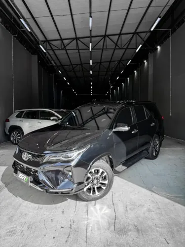 TOYOTA HILUX SW4 SRX 4x4 BLINDADA 2022, Sem detalhes, Carro extra 