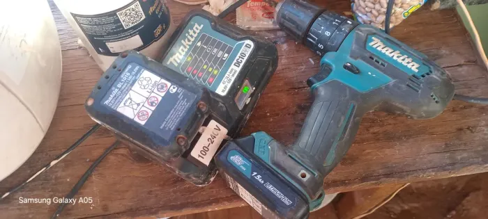 Vendo parafuzadeira 2 bateria ?