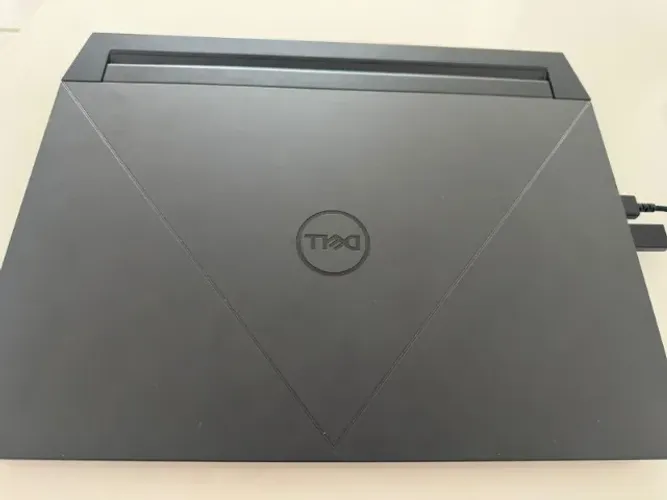 Notebook Dell G15 15.6 Fhd de 1 TB/16 GB de RAM Core i7 Rtx4060 - escuro