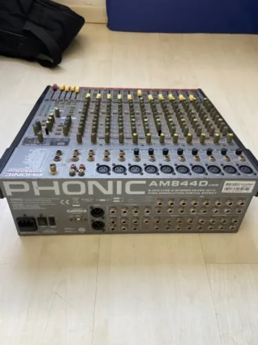 Mesa de som 10 canais usada
