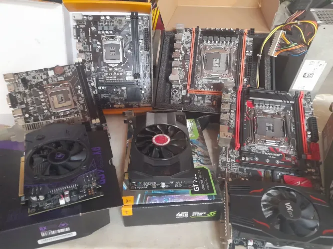 Placa de video RX550/560 Placa mãe 1151/1155/X99  memória DDR4  (PARA CONSERTO OU PECAS)