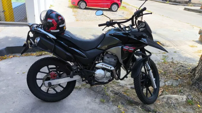 XRE 300, ano 2013, completo kit novo pneu novos protetores diant. e tras. aros liga-leve.