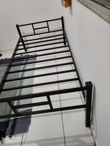 Cama de solteiro de ferro