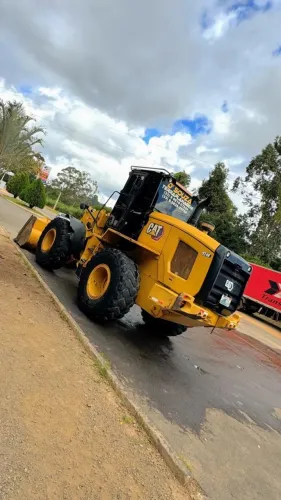 Vende-se pa carregadeira 924k