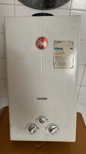 aquecedor a gás mecânico da marca Rheem.