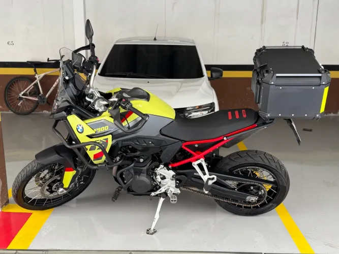 F900 GS 25/25 EQUIPADA