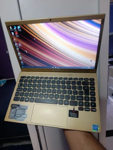 Notebook bom para estudos com ssd de 128 gigas, bateria de longa duração, Windows 10