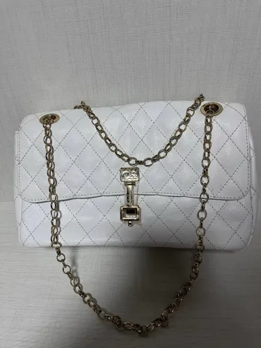 bolsa feminina matelassê acolchoada branca