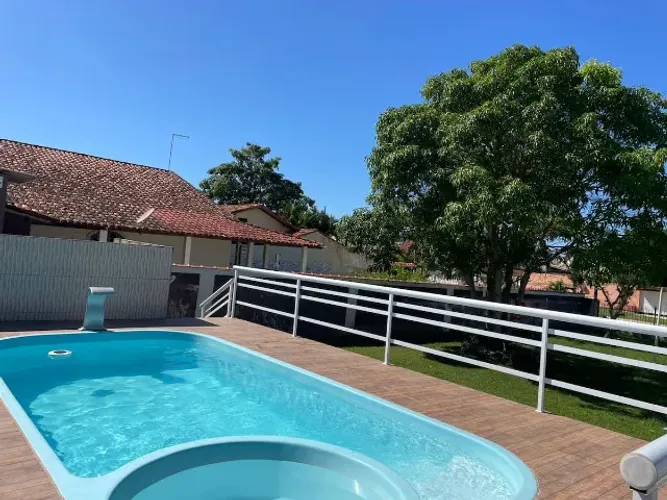 Casa com piscina para até 15 pessoas