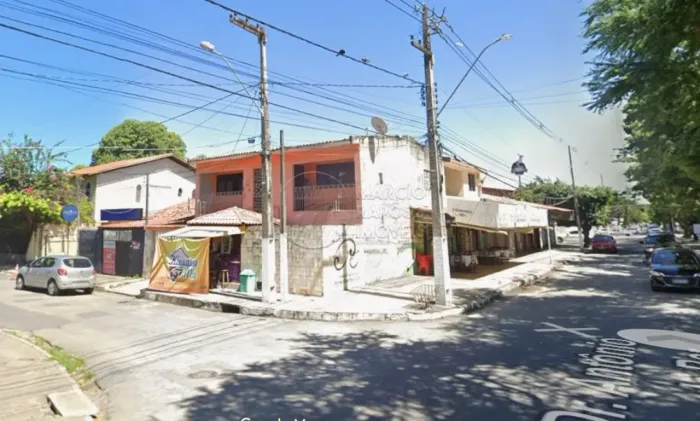Ponto Comercial de Esquina à Venda na Av. Jatiuca