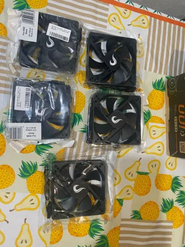 5 ventoinhas novas nunca usado, tô vendendo pq tava tentando montar um pc, maís não cnsg!!