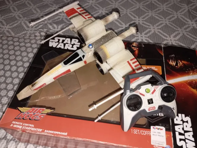 Avião de cont. remoto Star Wars 