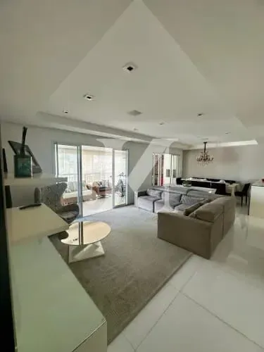 Apartamento Padrão de 180m², 4 Dormitórios, sendo 2 Suítes e 3 Vagas fixas no Condomínio E