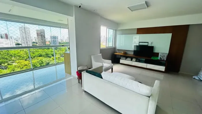 Apartamento à venda na Jaqueira 205 m², 4 suítes e vista para o parque