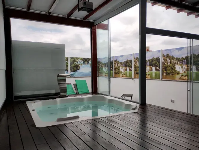 Casa com Jacuzzi 2 Suítes, Garagem para Carro e moto portão automático
