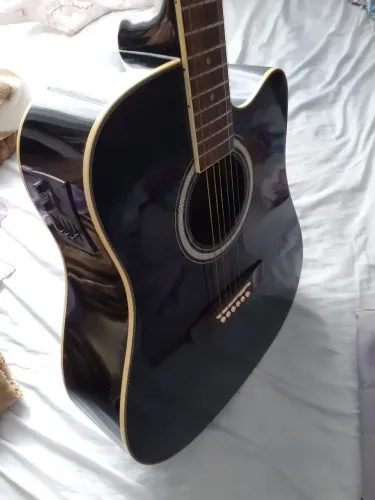 Violão semi novo 