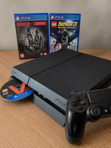 Playstation 4 com 2 jogos