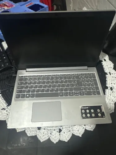Notebook ideapad s145 Lenovo obs bateria dele tá viciada ele segura carga um pouco oferta
