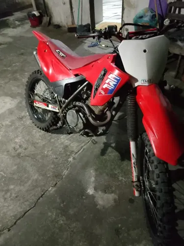 XR 200 toda montada pra trilha