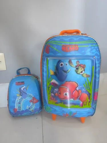 Mochila infantil com rodinhas + lancheira