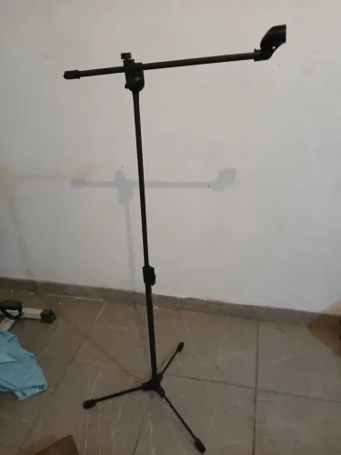 Pedestal regulável semi novo 