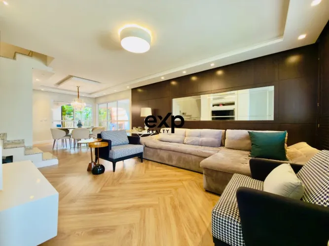 Casa mobiliada no centro de Pomerode, com ambientes integrados e área externa funcional