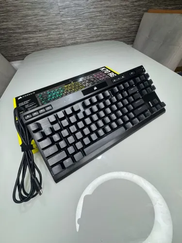 Teclado Gamer Corsair K70 RGB TKL