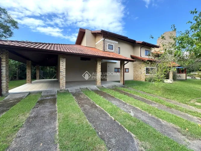 Casa em Condomínio no Rio Tavares