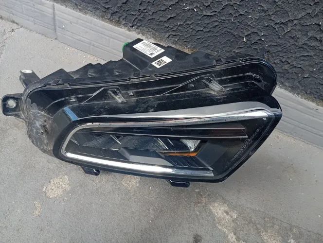Farol Fiat Toro 2023/24