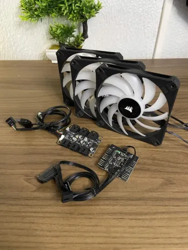 Fans Corsair AF120 Slim com Lightning Node e Fan hub