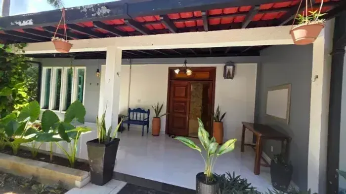 PONTA NEGRA. COND. JARDIM EUROPA, CASA TERREA COM 4 QUARTOS SENDO 2 SUITES, PISCINA E 4 VA