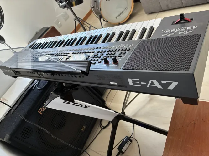Teclado Profissional ROLAND Arranjador E-A7