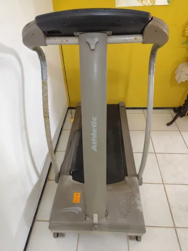 Vendo esteira com defeito