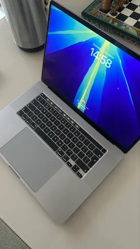 MacBook Pro 16 (2019)  i7 / 16GB / Impecável