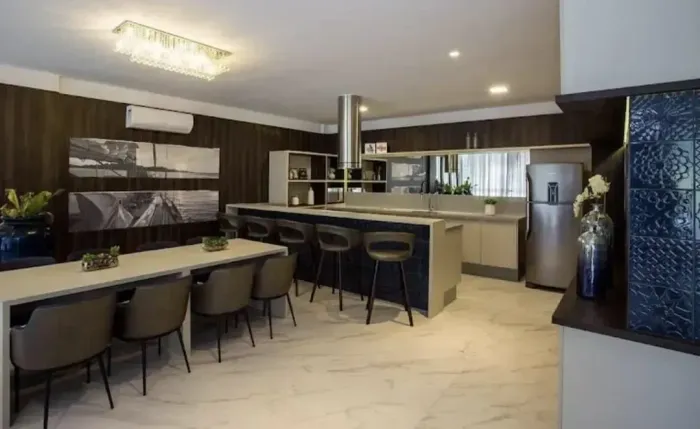 Cobertura para Locação com 290 m² de 4 quartos, sendo 3 suítes - Estreito - Florianópolis