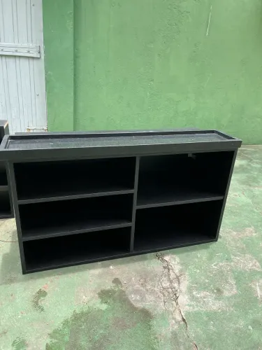 Bancada de granito com estante mdf freijó preto