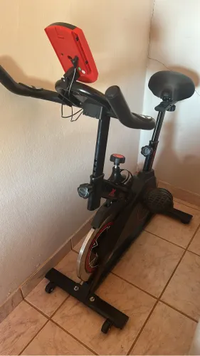 BICICLETA ERGOMÉTRICA EM ÓTIMO ESTADO DE CONSERVAÇÃO